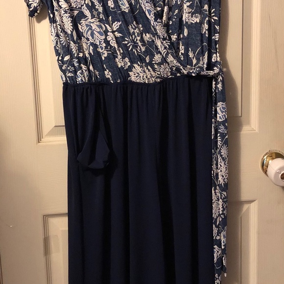 Classic Navy pantsuit - Picture 3 of 3